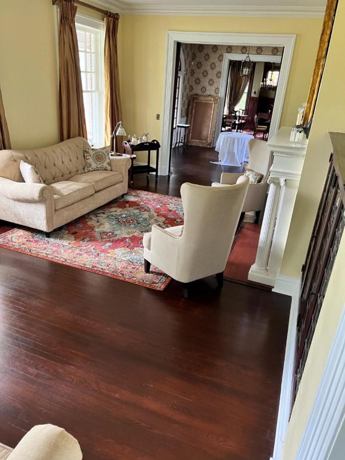 | Huffman Manor Inn