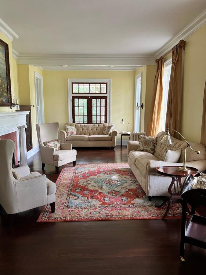 | Huffman Manor Inn