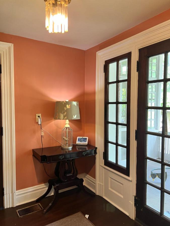 | Huffman Manor Inn