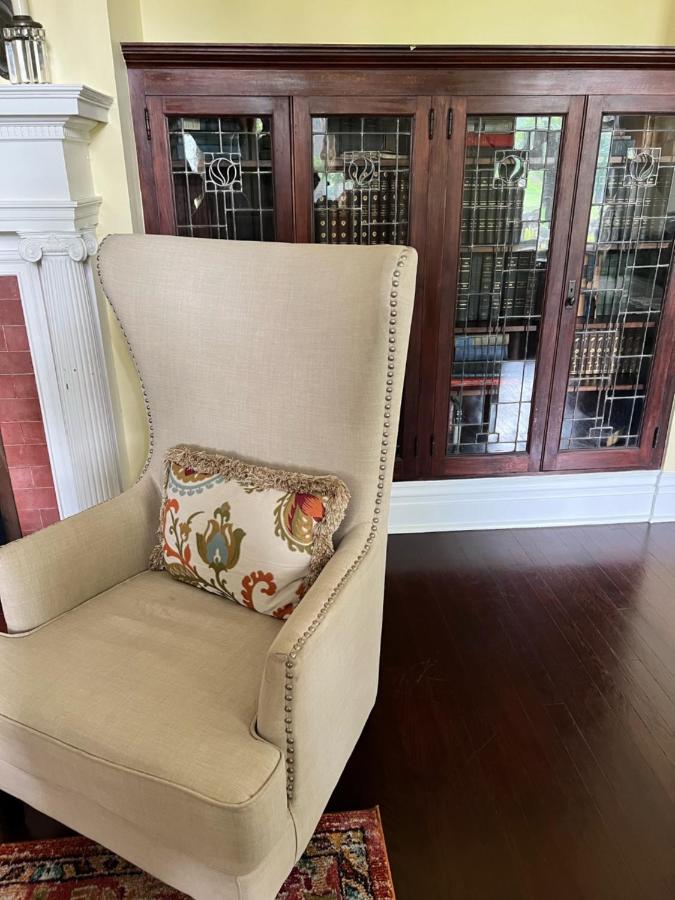 | Huffman Manor Inn