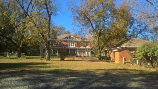 | Huffman Manor Inn