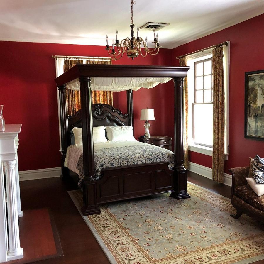 | Huffman Manor Inn