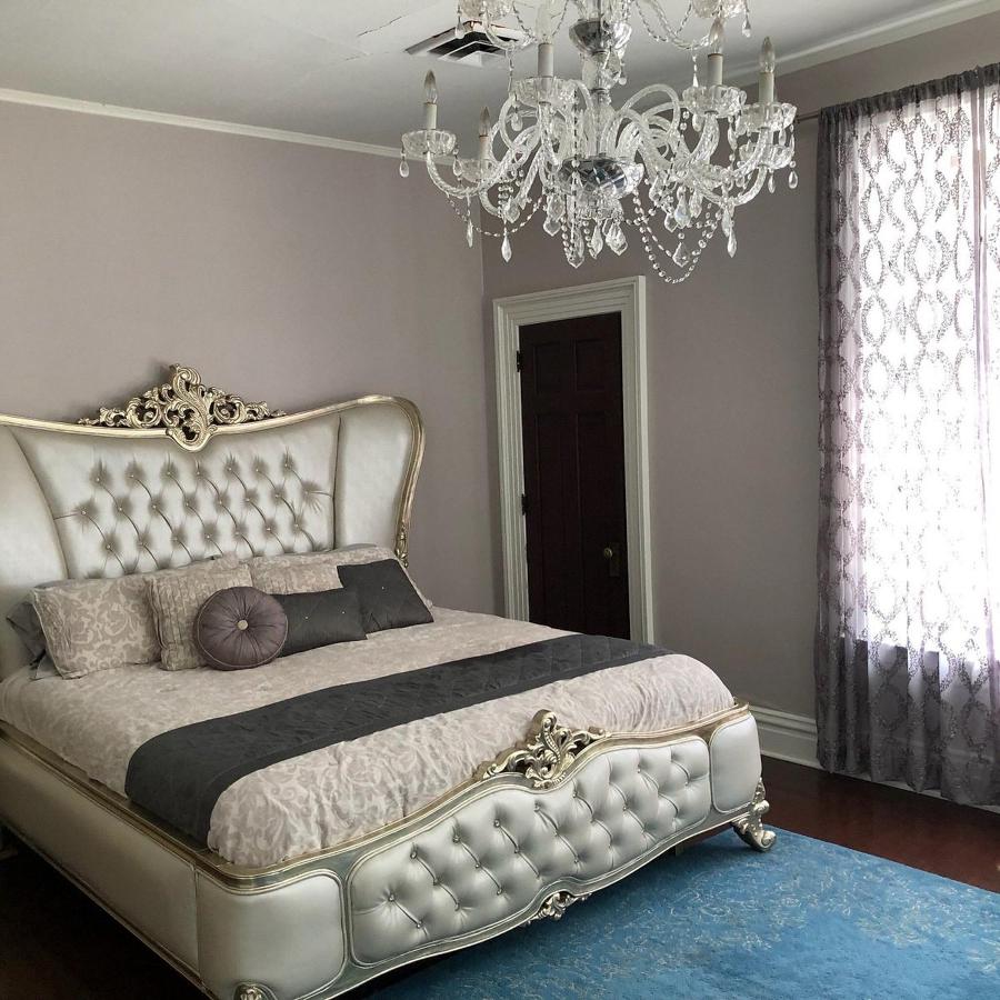 | Huffman Manor Inn