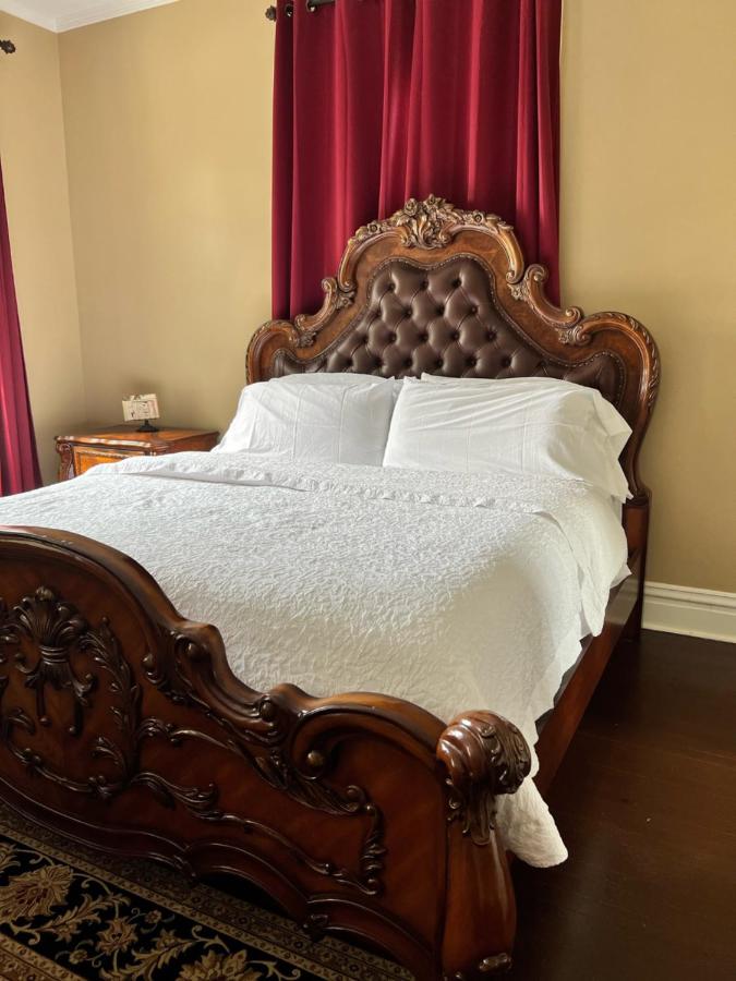 | Huffman Manor Inn
