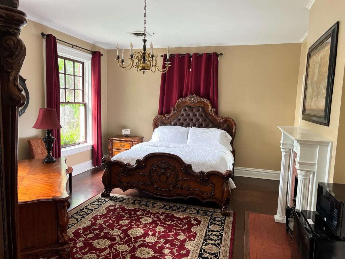 | Huffman Manor Inn