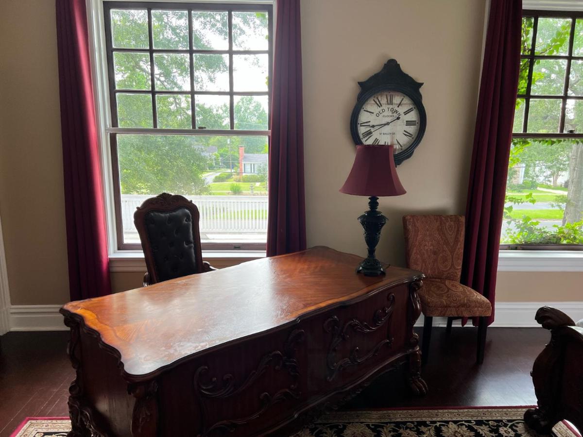 | Huffman Manor Inn