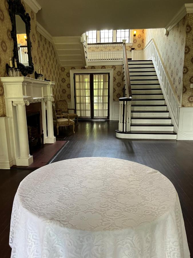 | Huffman Manor Inn