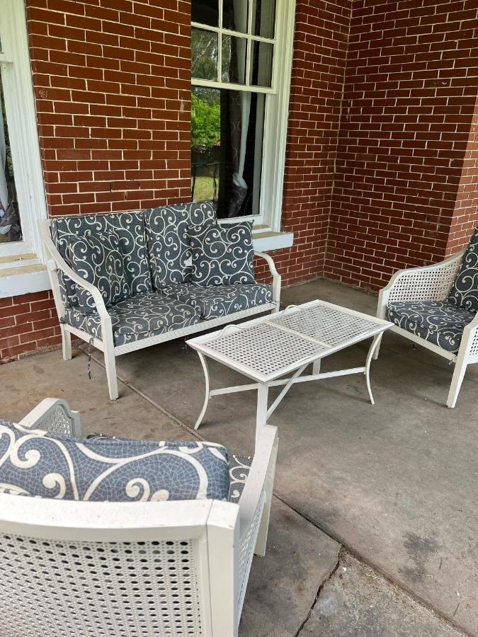 | Huffman Manor Inn
