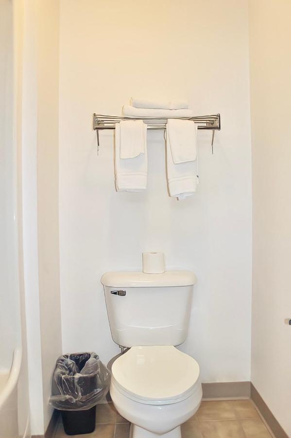  | AmeriVu Inn And Suites