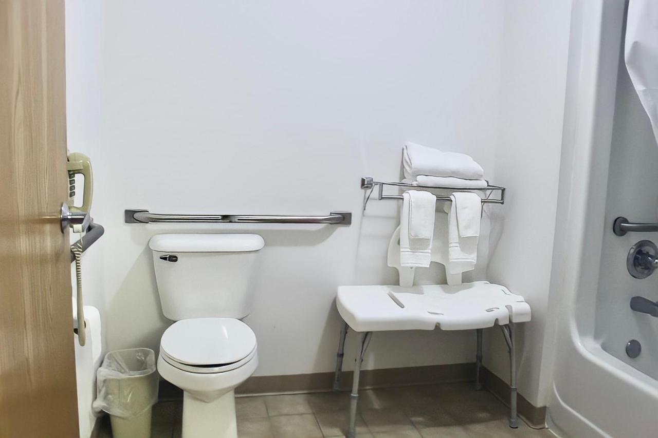  | AmeriVu Inn And Suites