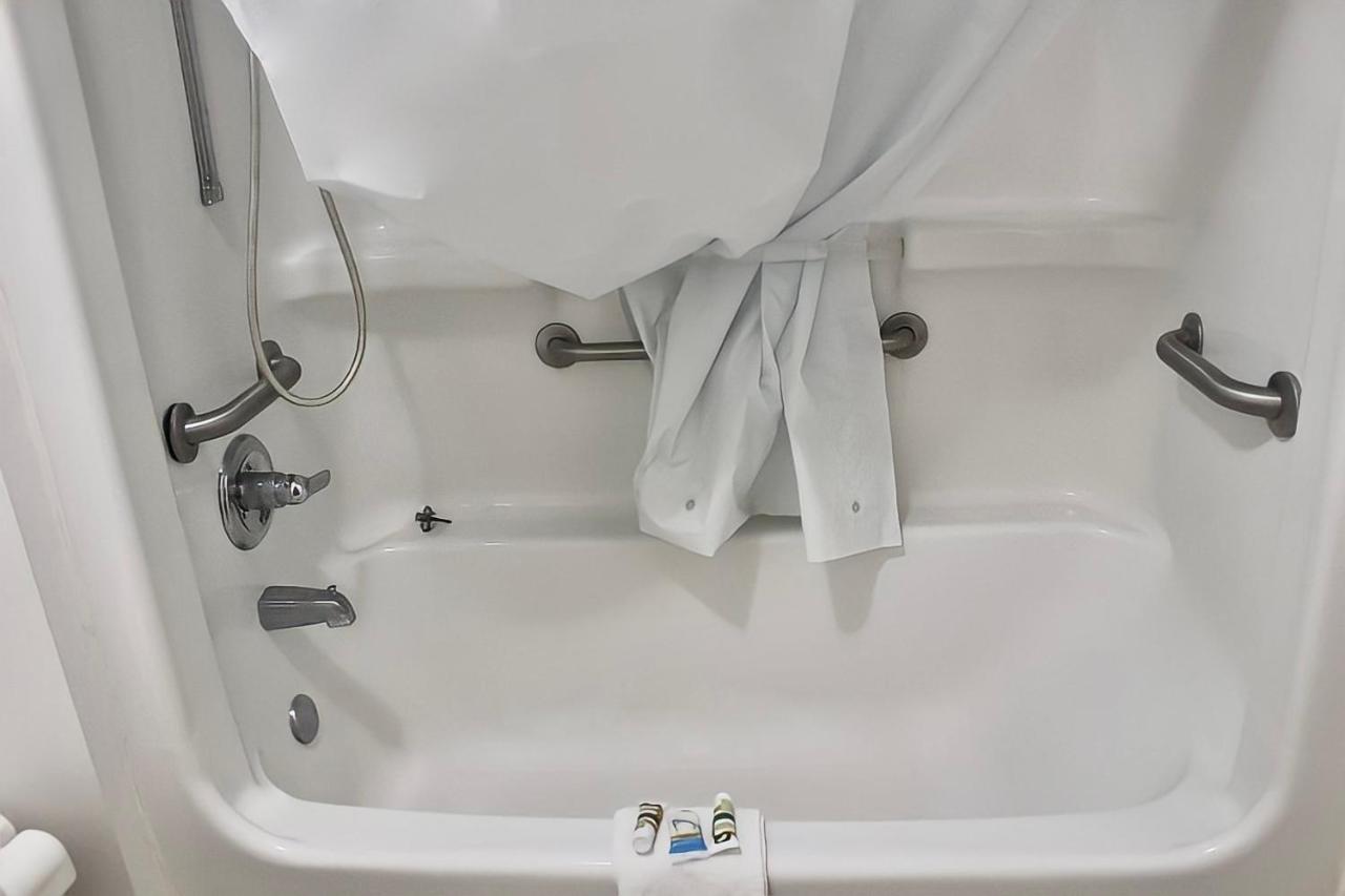  | AmeriVu Inn And Suites