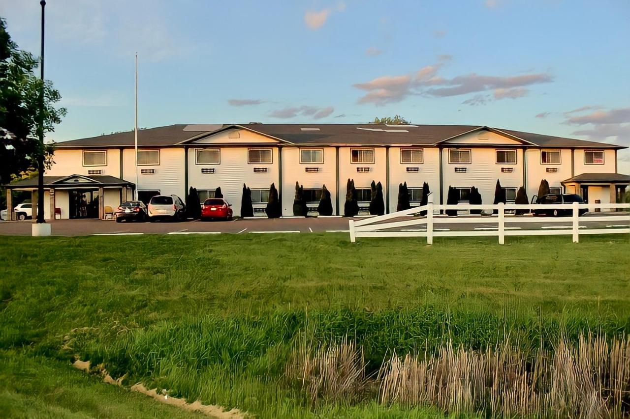  | AmeriVu Inn And Suites
