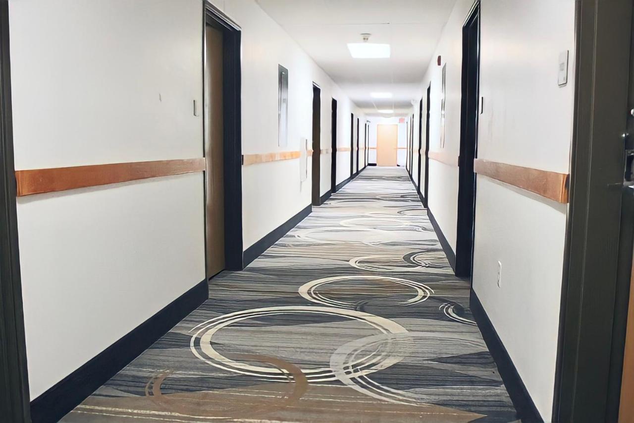  | AmeriVu Inn And Suites