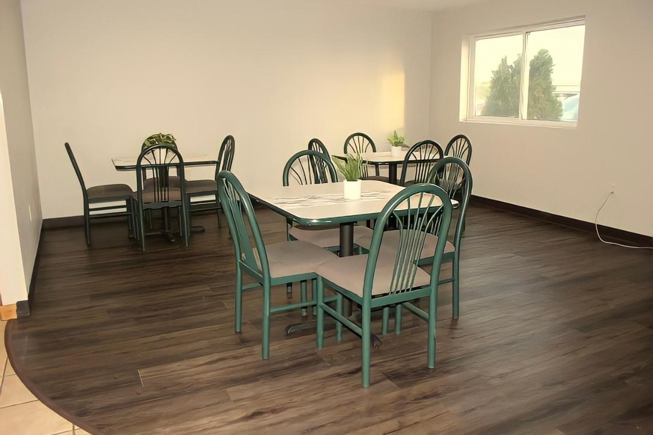 | AmeriVu Inn And Suites