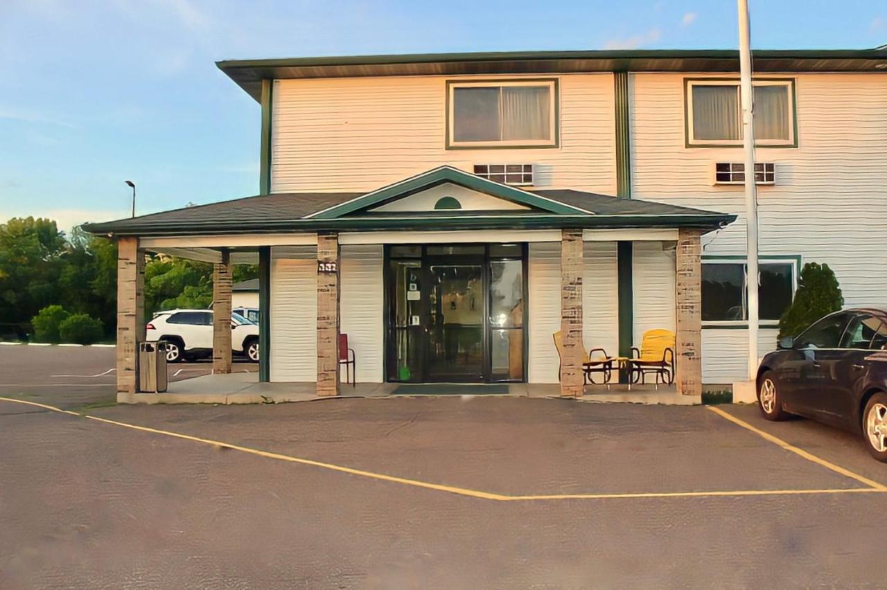  | AmeriVu Inn And Suites