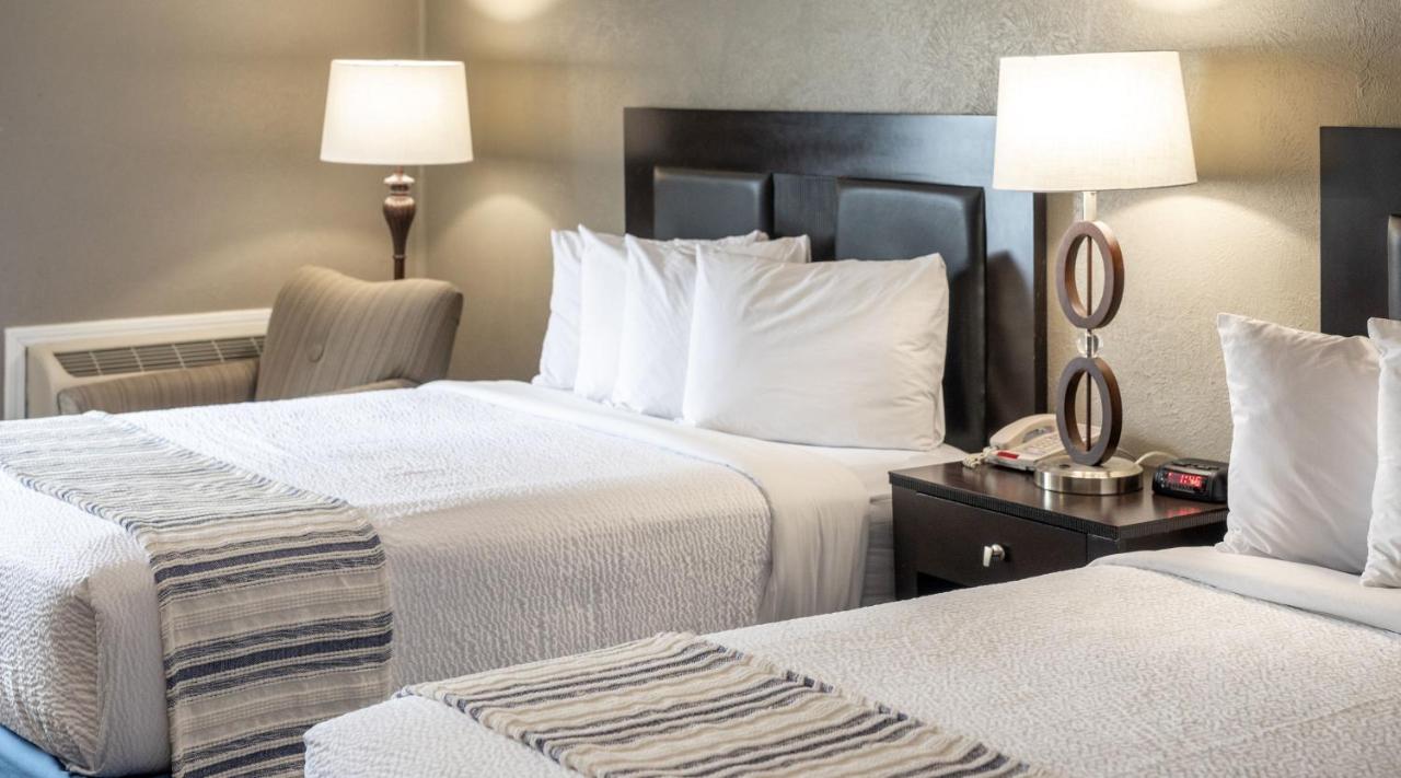 Premier Queen Suite - Non-Smoking at THE BRANSINN Entertainment District