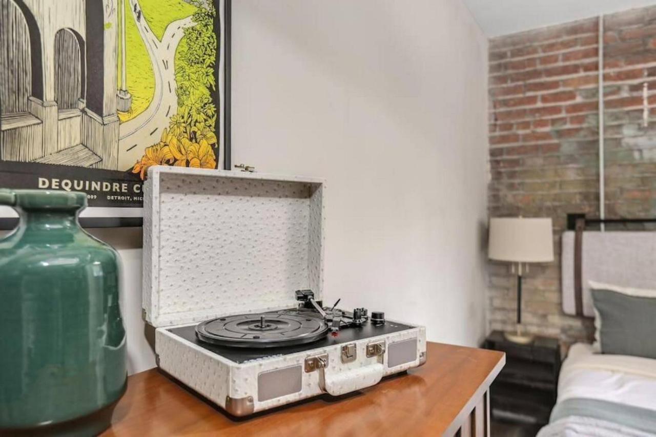 | Luxury Downtown Loft Studio Fifty Nine 18 Pets