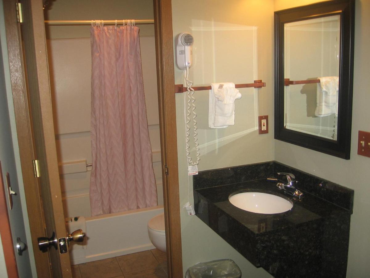 | New Summit Inn