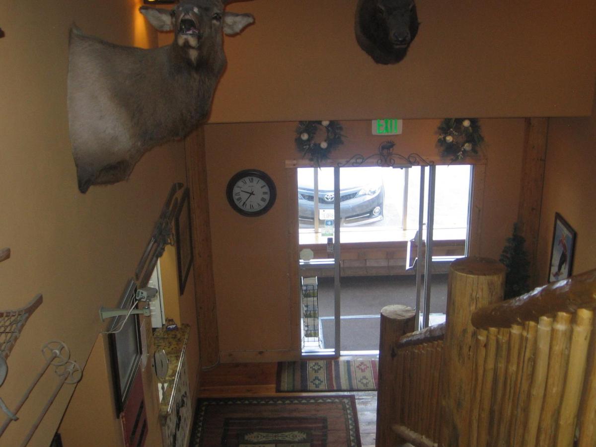 | New Summit Inn