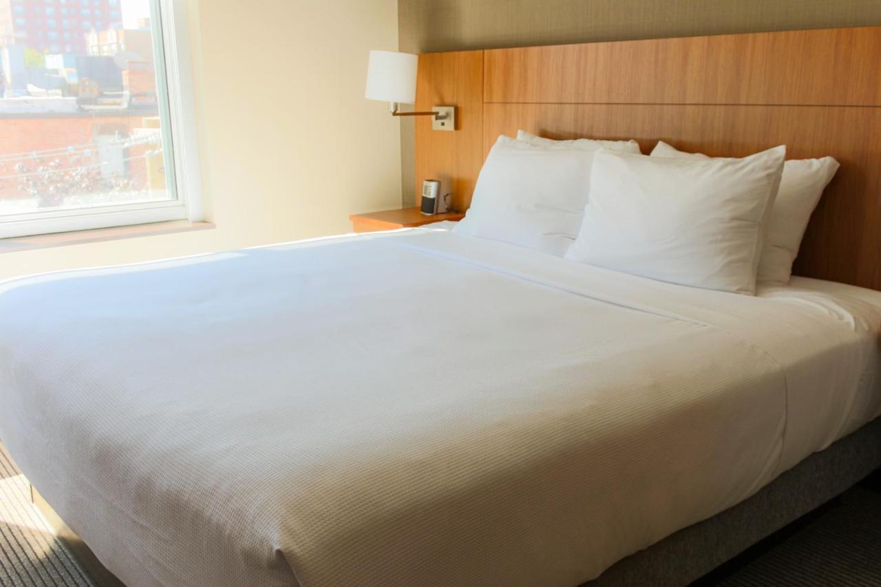 King Room at Hyatt Place Chicago-South/University Medical Center