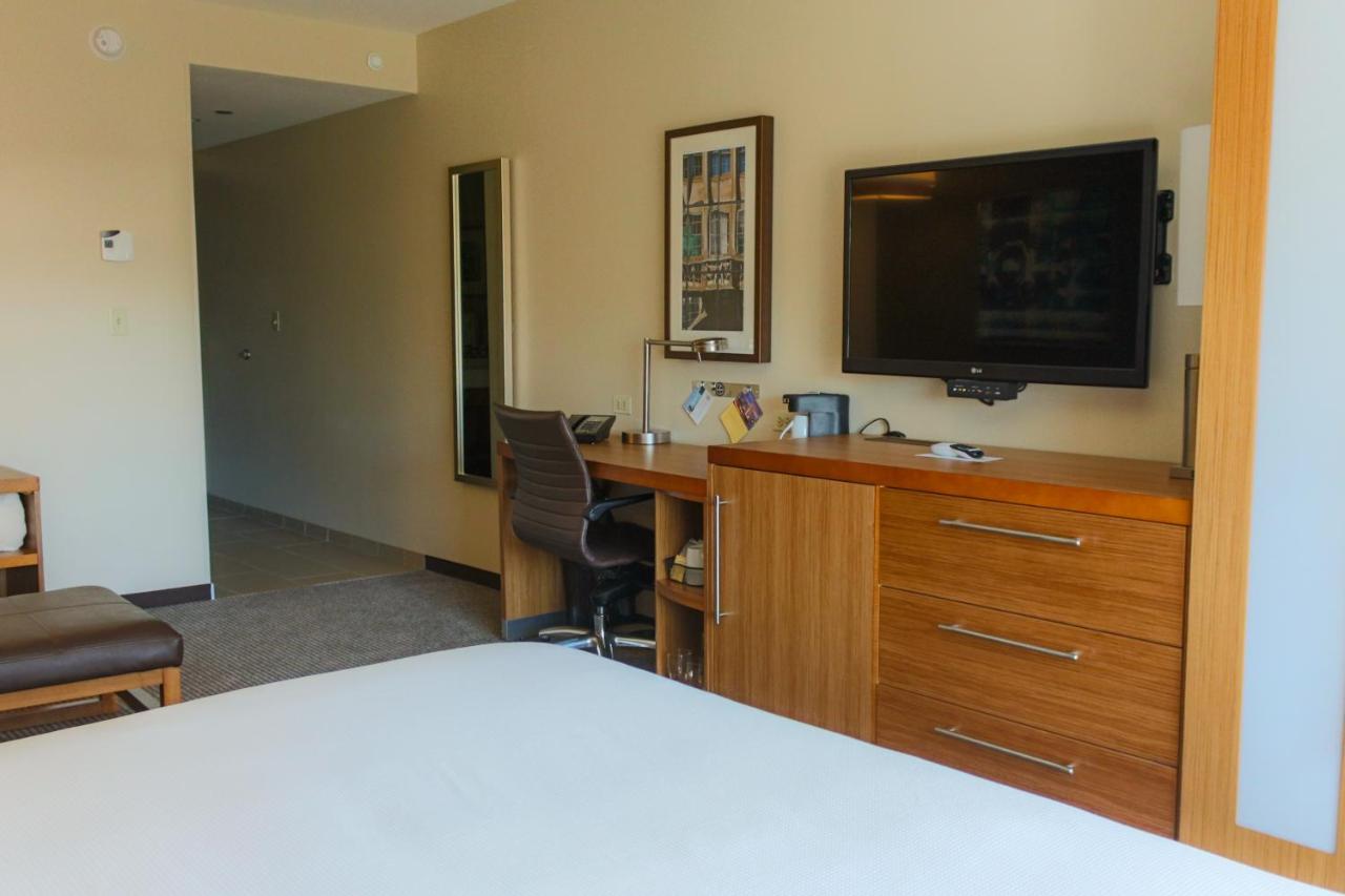 King Room at Hyatt Place Chicago-South/University Medical Center