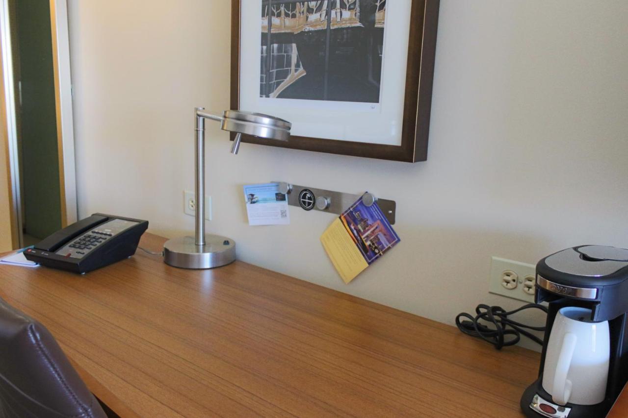 King Room at Hyatt Place Chicago-South/University Medical Center