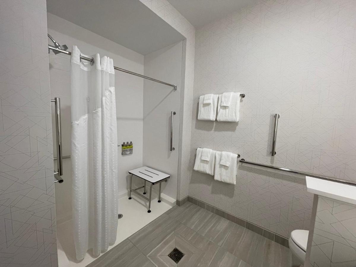 King Room - Mobility Access/Roll in Shower - Non-Smoking at Holiday Inn Express & Suites Ft. Smith Airport by IHG