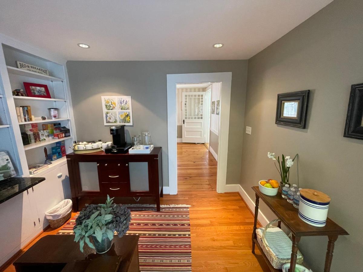 | 123 North Main B&B