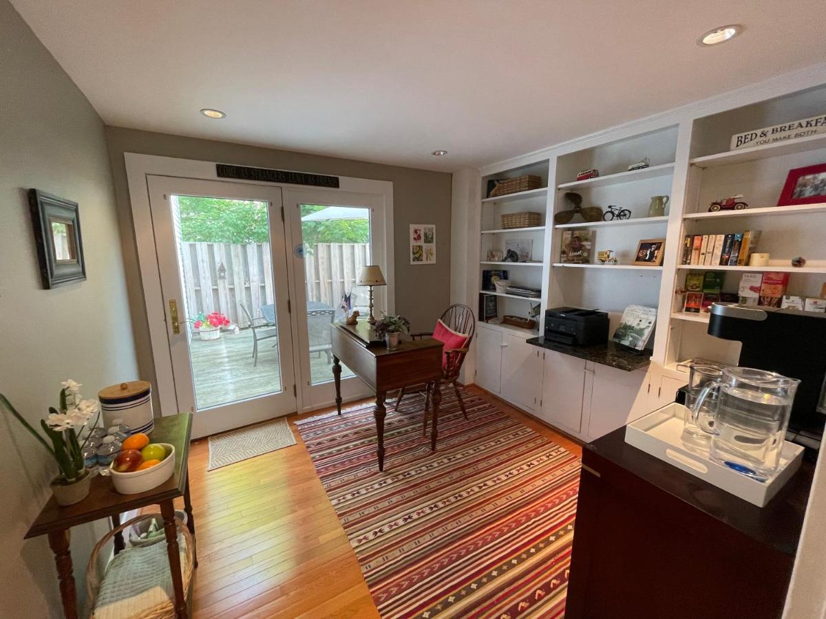 | 123 North Main B&B