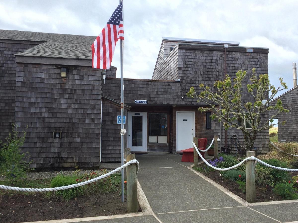 | Surfcrest Resort