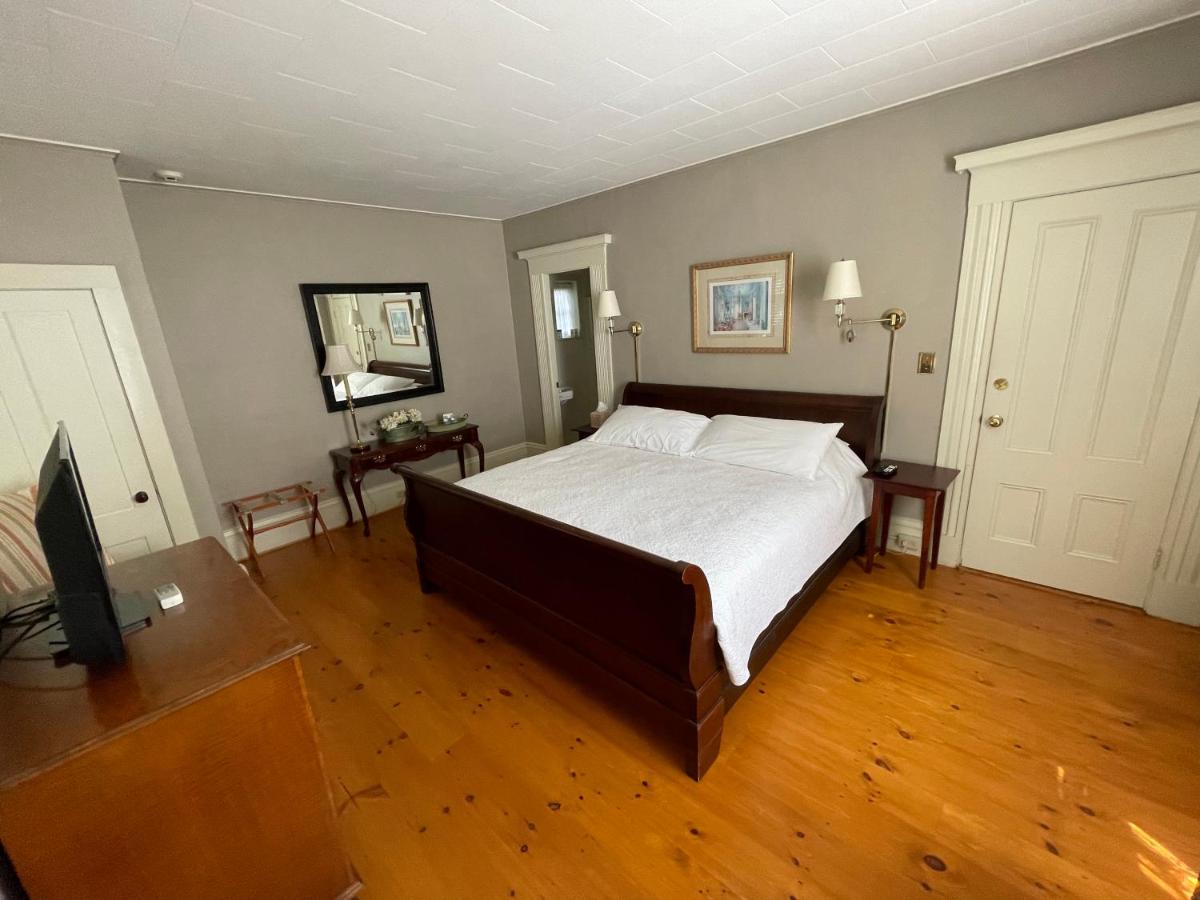 | 123 North Main B&B