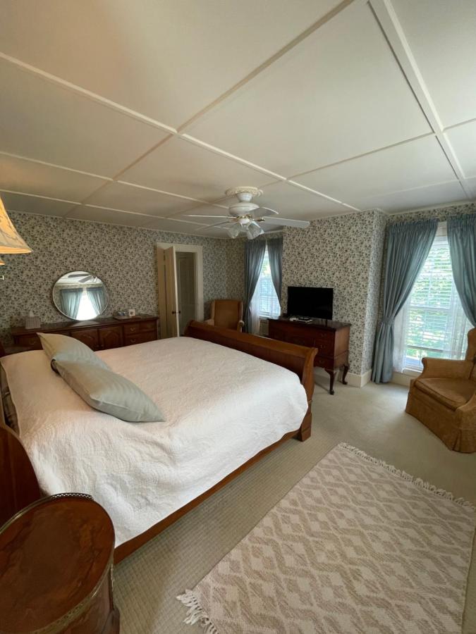 | 123 North Main B&B