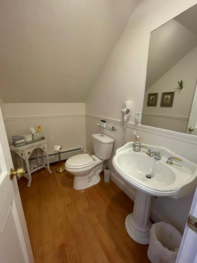 | 123 North Main B&B