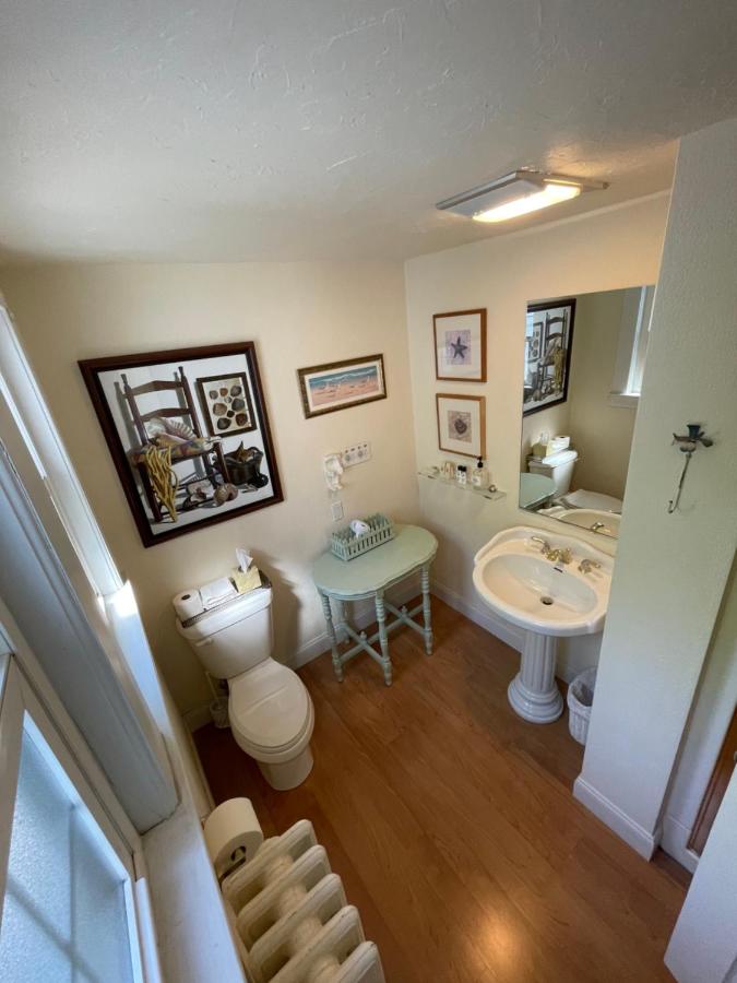 | 123 North Main B&B
