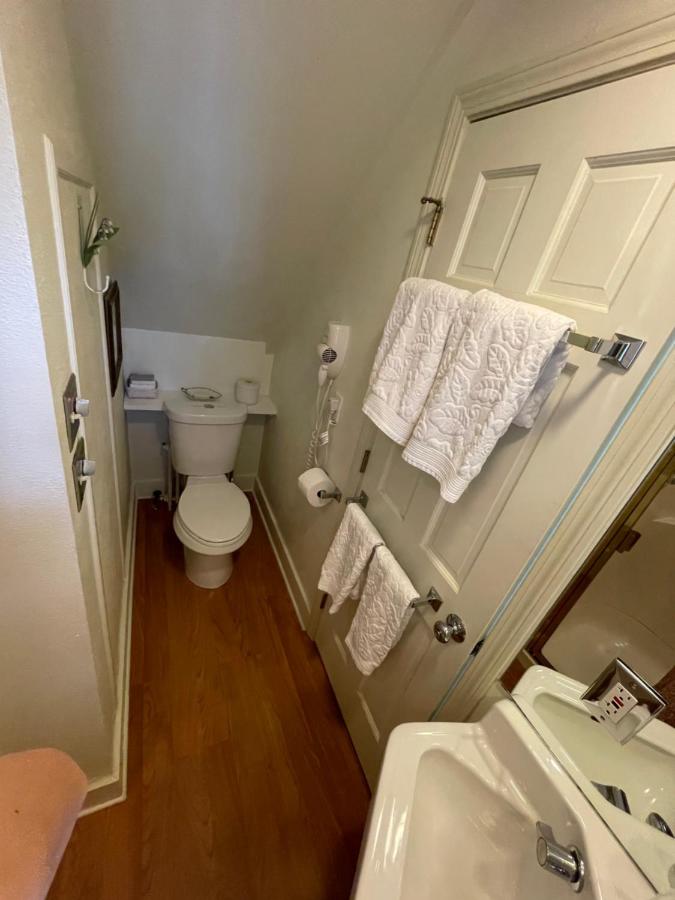 | 123 North Main B&B