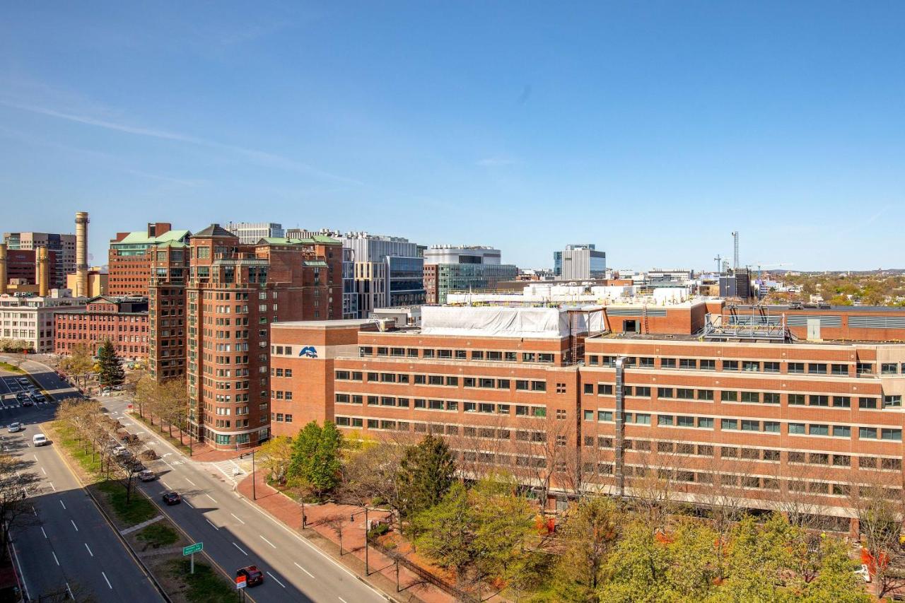 Two Queens with City View at The Royal Sonesta Boston