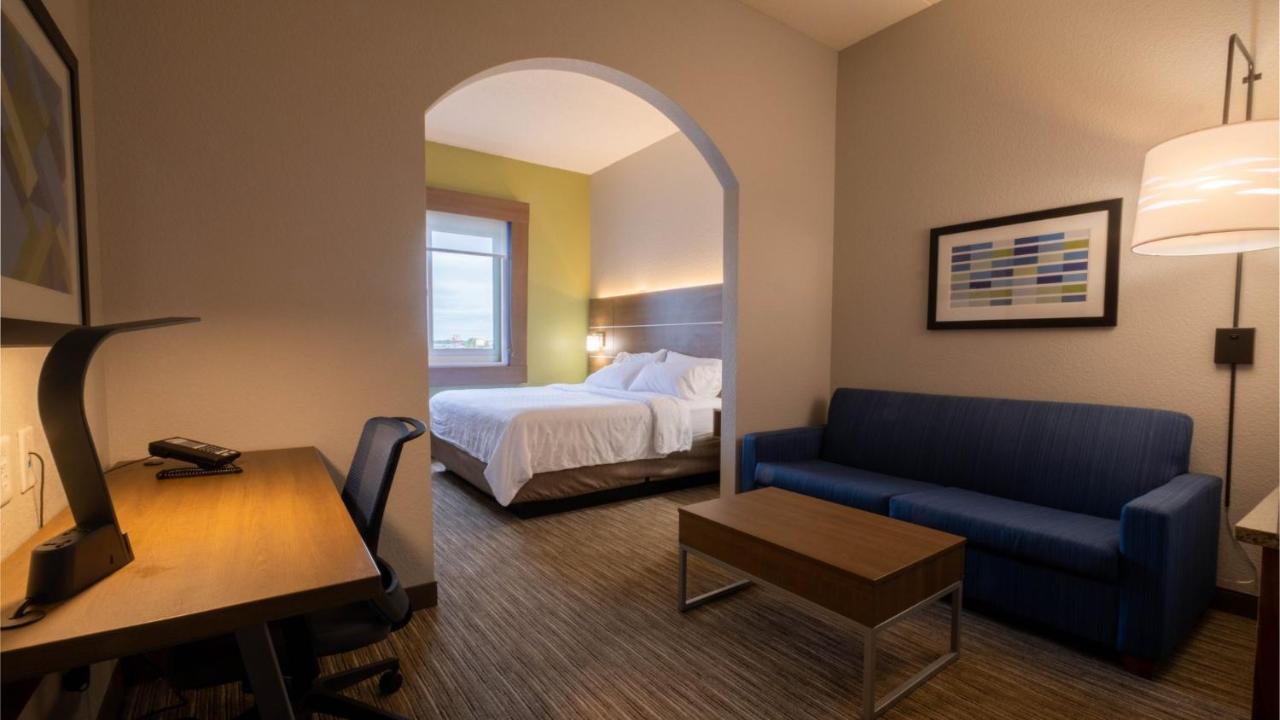 Executive King Room at Holiday Inn Express Hotel and Suites Mankato East by IHG