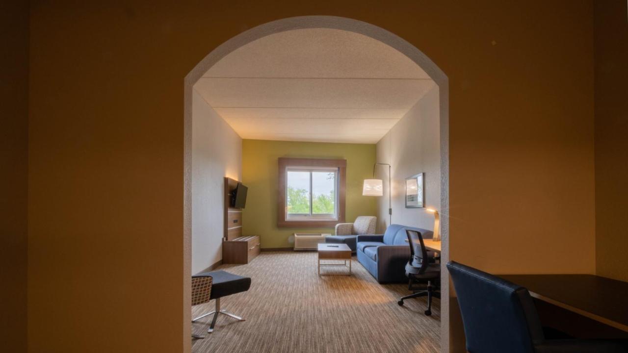  | Holiday Inn Express Hotel and Suites Mankato East