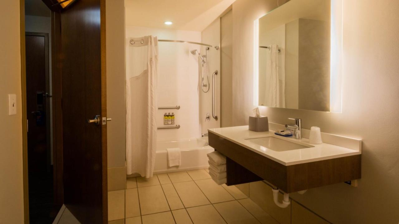  | Holiday Inn Express Hotel and Suites Mankato East