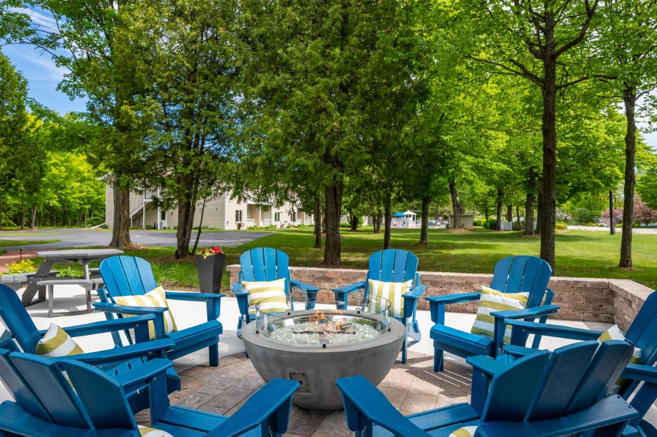 | Somerset Inn & Suites