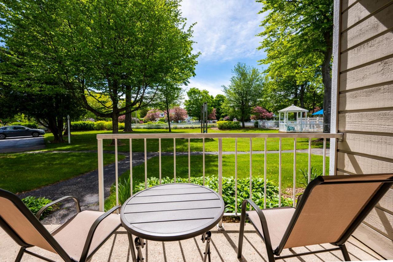 | Somerset Inn & Suites
