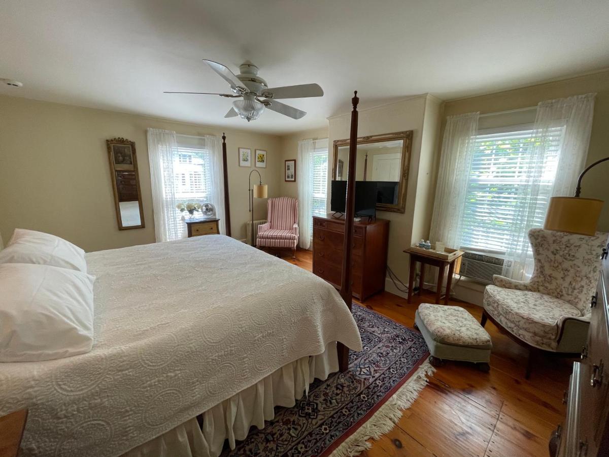| 123 North Main B&B