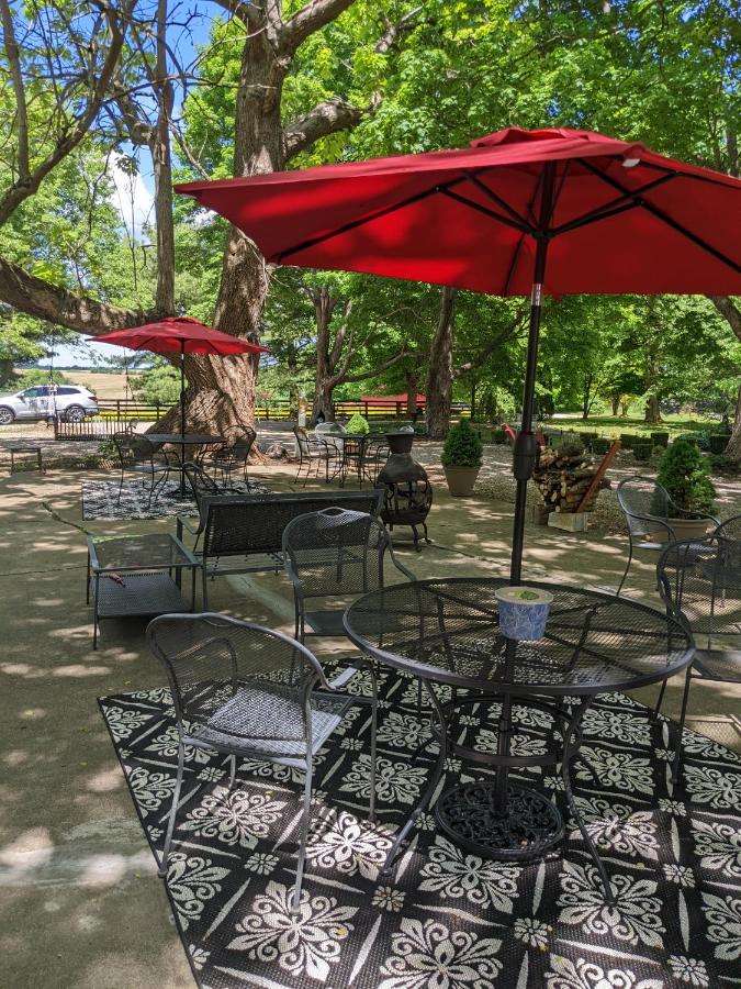 | Maple Hill Manor Bed & Breakfast