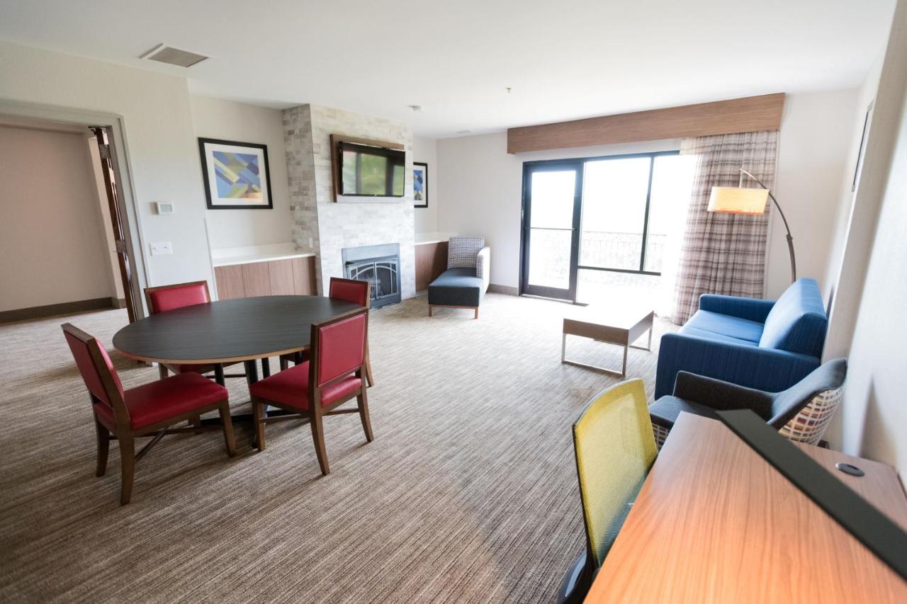  | Holiday Inn Express Hotel & Suites Lexington NW-The Vineyard