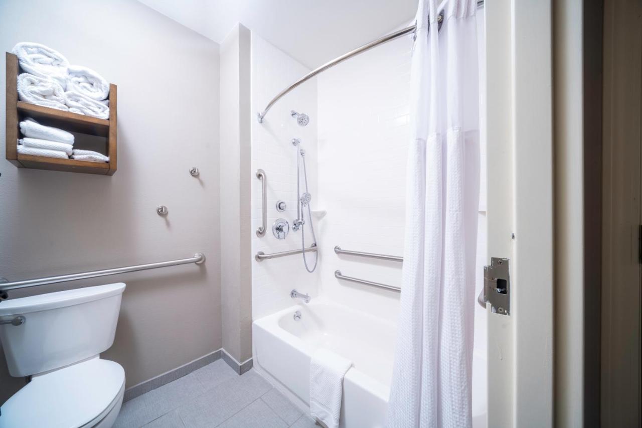 King Studio Suite with Mobility Accessible Tub - Non-Smoking at Staybridge Suites Summerville by IHG