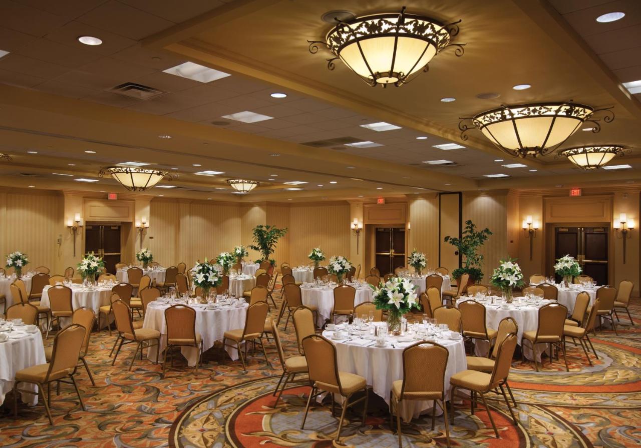 | Anaheim Majestic Garden Hotel