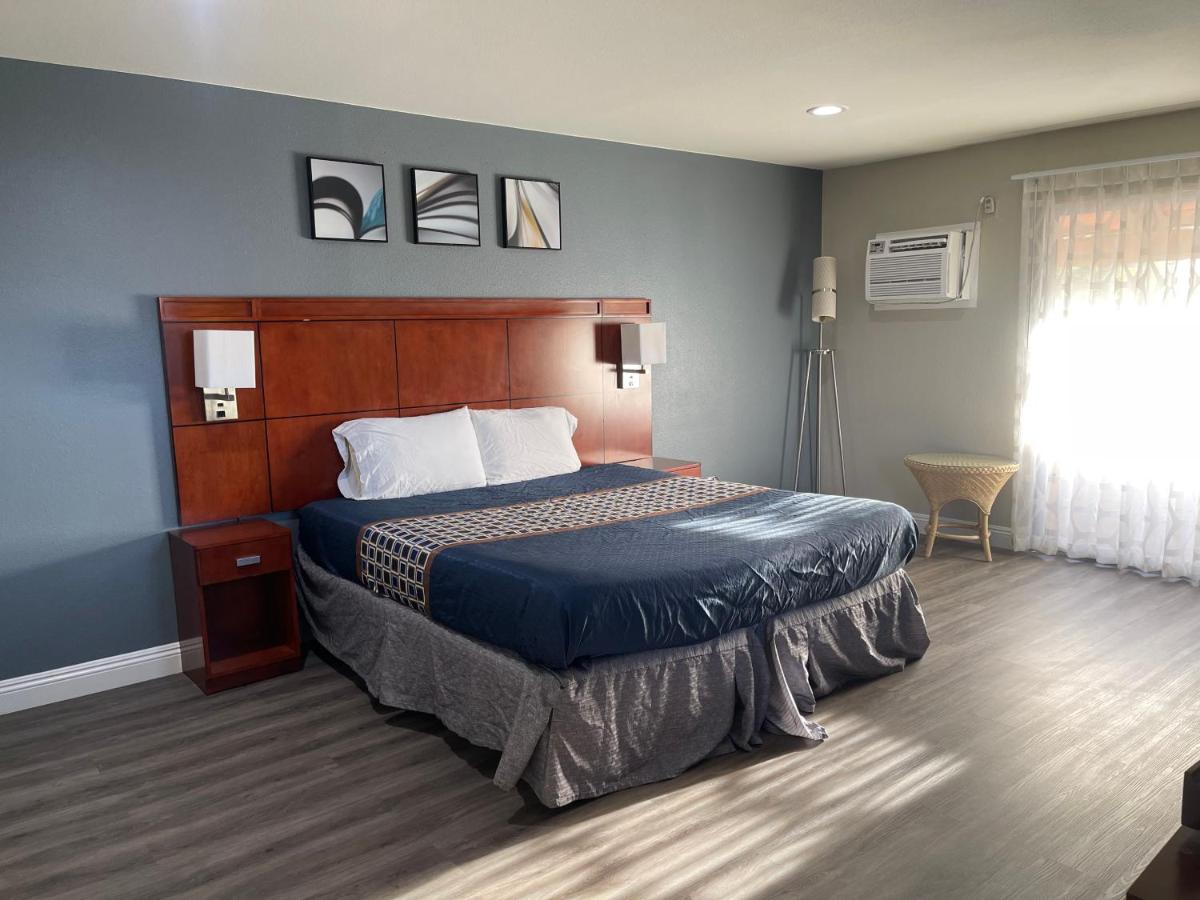 King Room at Bel Air Motor Hotel