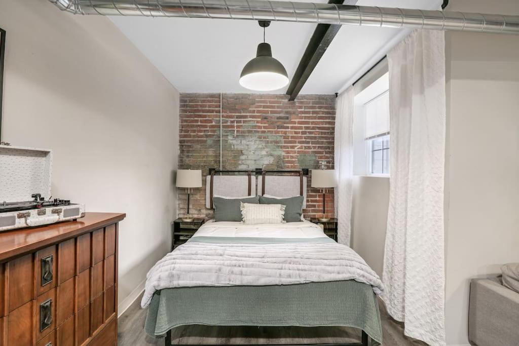 | Luxury Downtown Loft Studio Fifty Nine 18 Pets