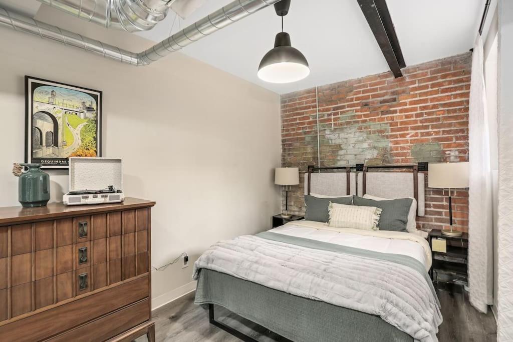 | Luxury Downtown Loft Studio Fifty Nine 18 Pets