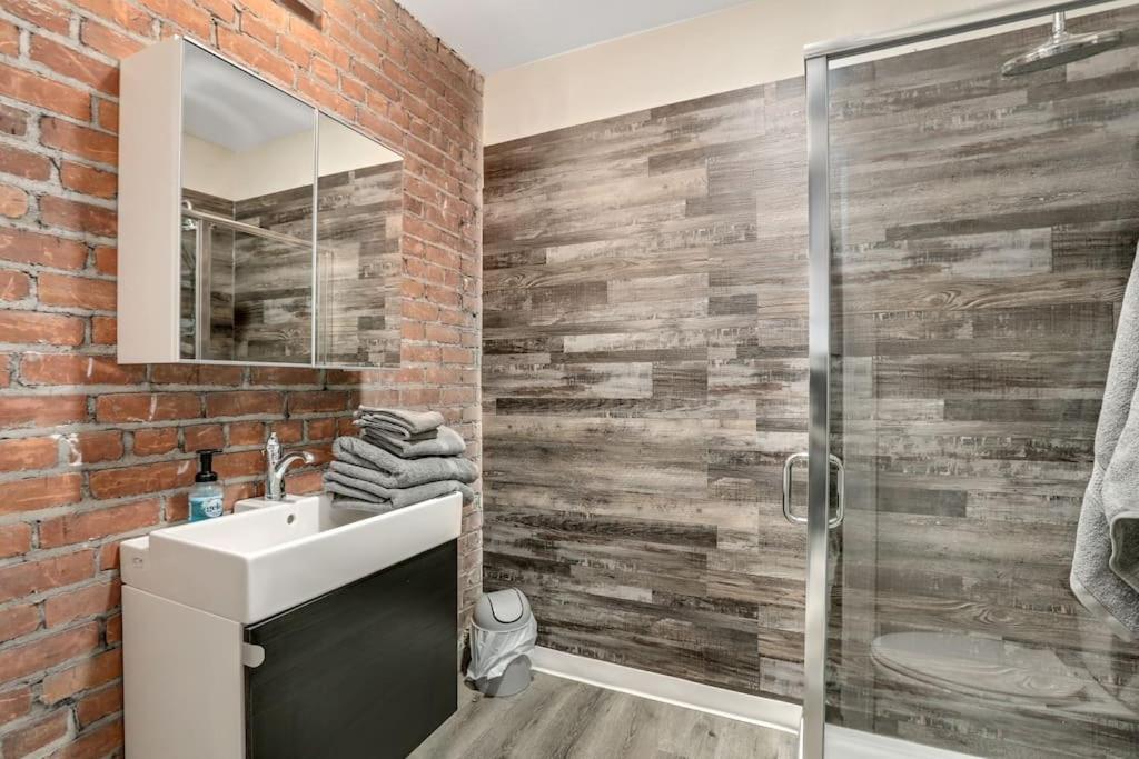 | Luxury Downtown Loft Studio Fifty Nine 18 Pets